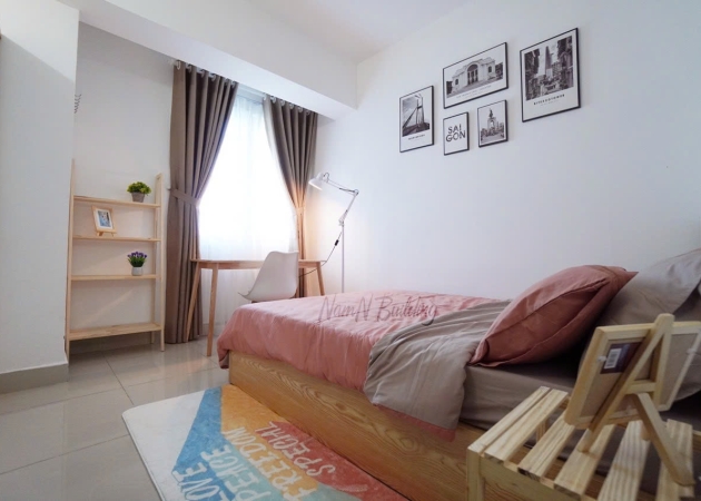 Phòng đầy đủ nội thất cửa sổ lớn