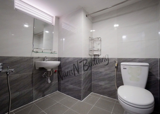 Phòng đầy đủ nội thất cửa sổ lớn